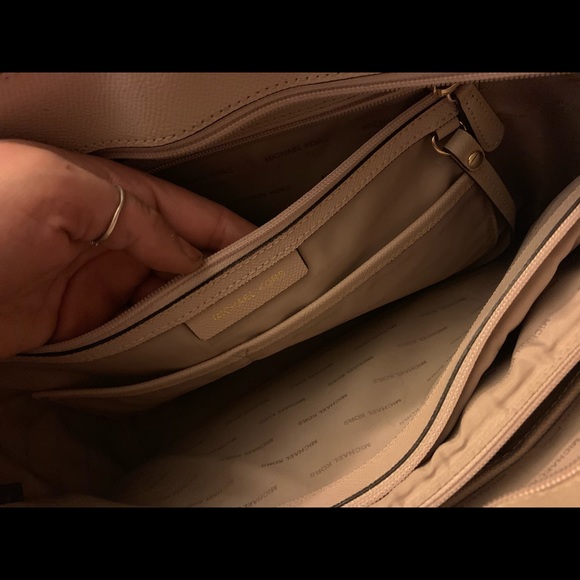 Michael Kors tote - Picture 4 of 5